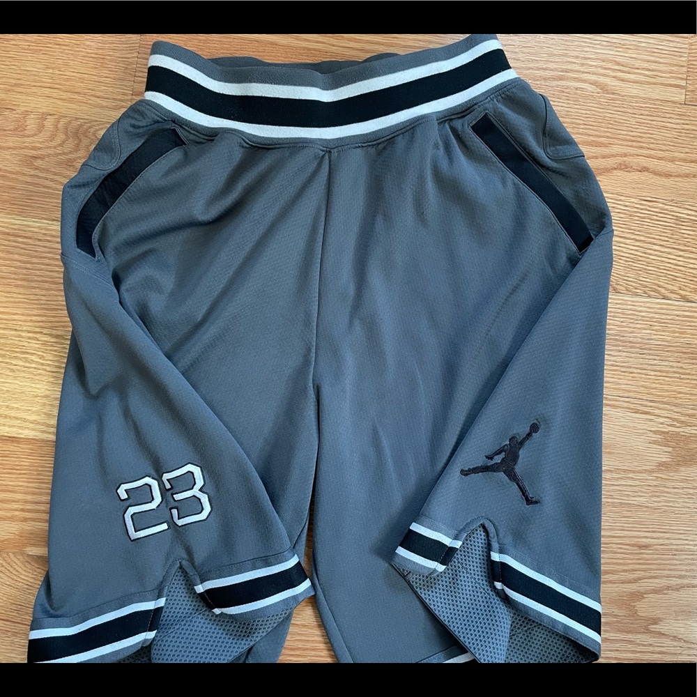 Mint Condition Luxury Jordan Varsity Team Warmup Basketball 🏀 Shorts